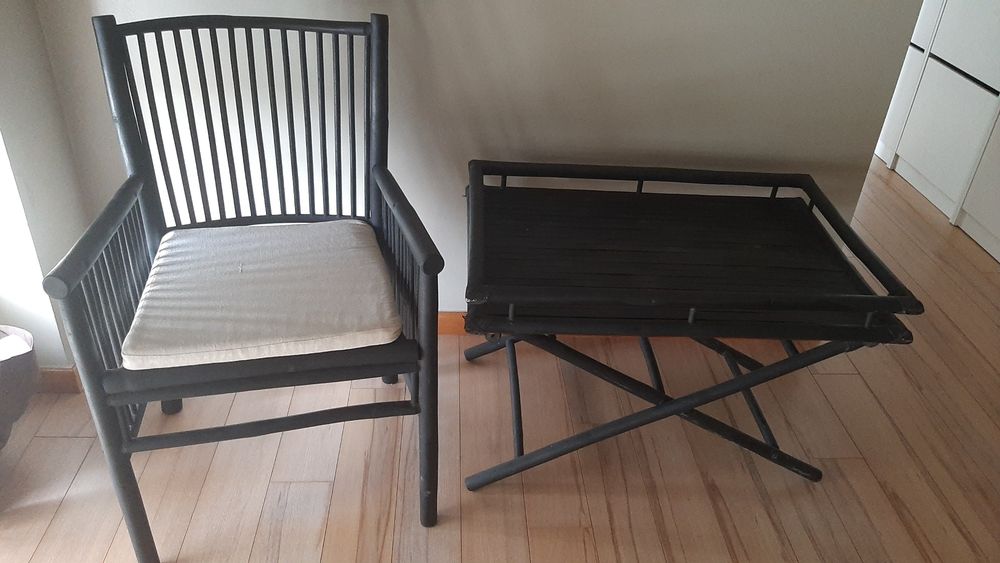 Mesa e cadeira em bambu preto