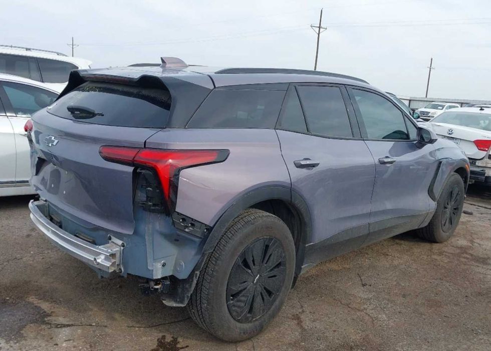 Двері передні праві Chevrolet Blazer EV 2023-2026