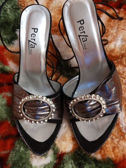 Босоножки нарядные