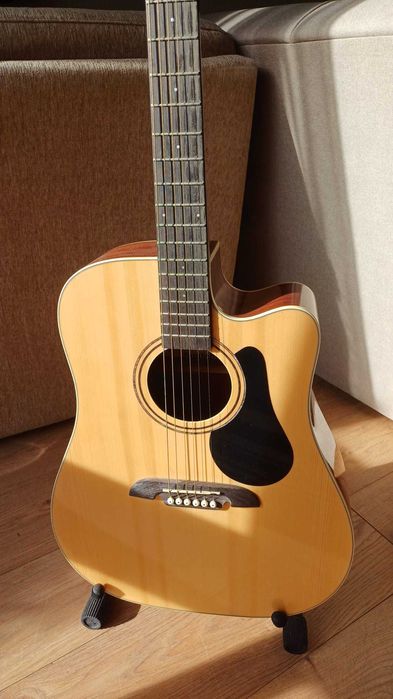 Guitarra eletroacústica Alvarez RD26CE