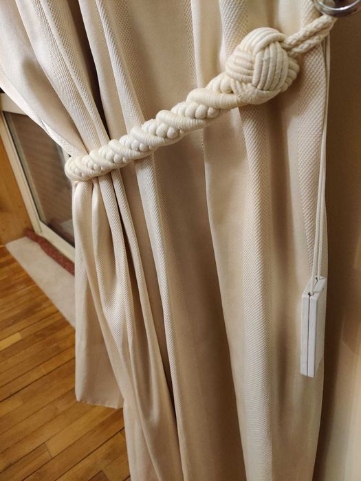 Cortinados bege estilo imperial