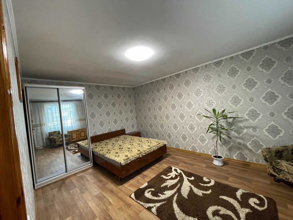 Сдам 1 к.кв.для девушки или пары с. Крюковщина, частный сектор