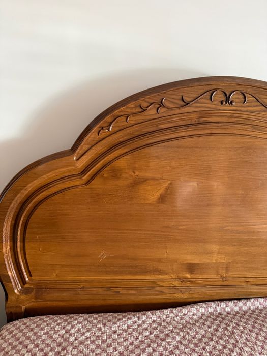 Quarto Completo Clássico em Madeira – OPORTUNIDADE – Estado impecável!