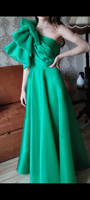 Elegancka zielona sukienka wieczorowa | Asymetryczna