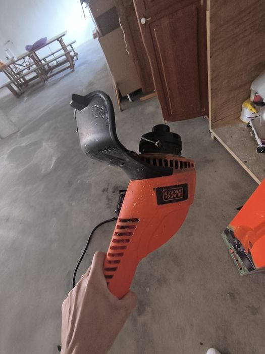 Título: Corta relvas / Aparador de relva Black+Decker 350W