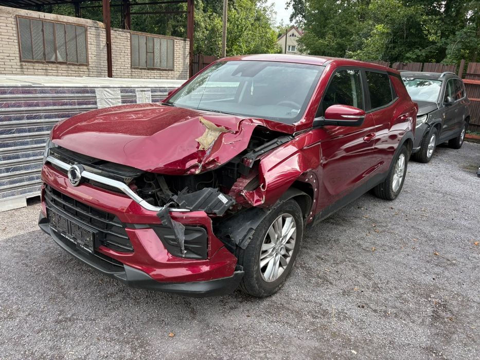 Ssangyong Korando 1.5 benzyna  uszkodzone pali  jezdzi