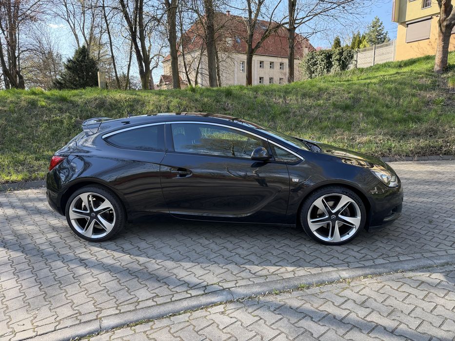 Opel Astra J Gtc 2.0 Cdti 215km