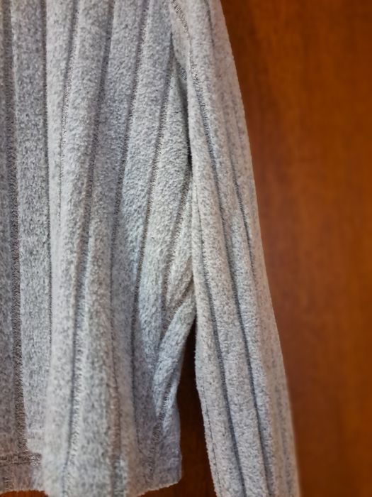 Camisola curta cinza