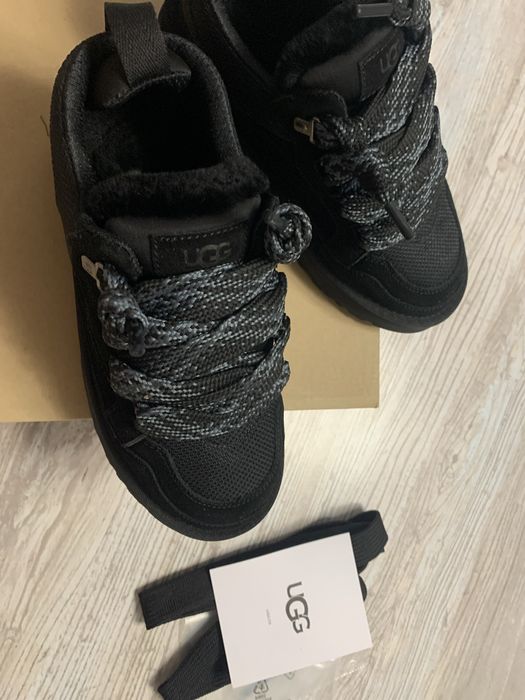 В наявності UGG Lowmel 39 40 розмір