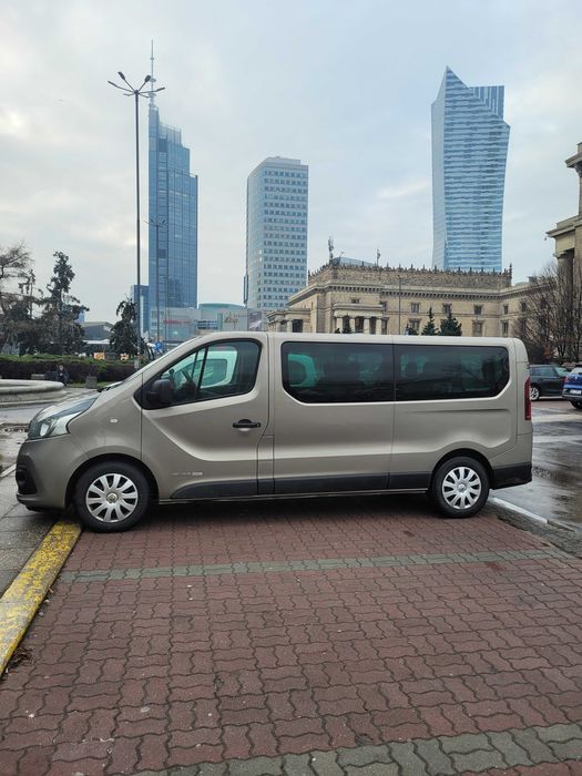 Licencjonowany przewóz osób. Wynajem busa z kierowcą.