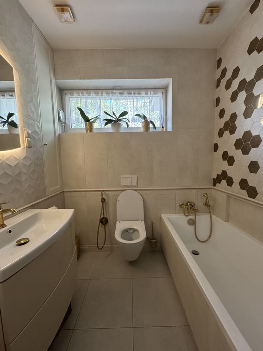 Dom  w Zielonce z budynkiem gospodarczym o pow. 50 m2