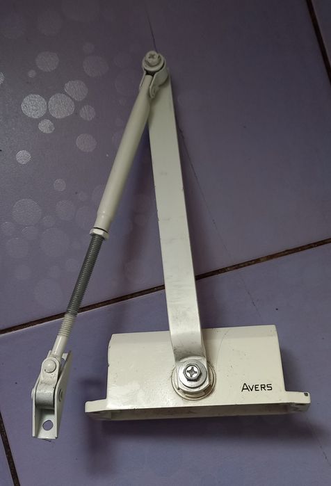 Доводчик дверний Avers DS-45