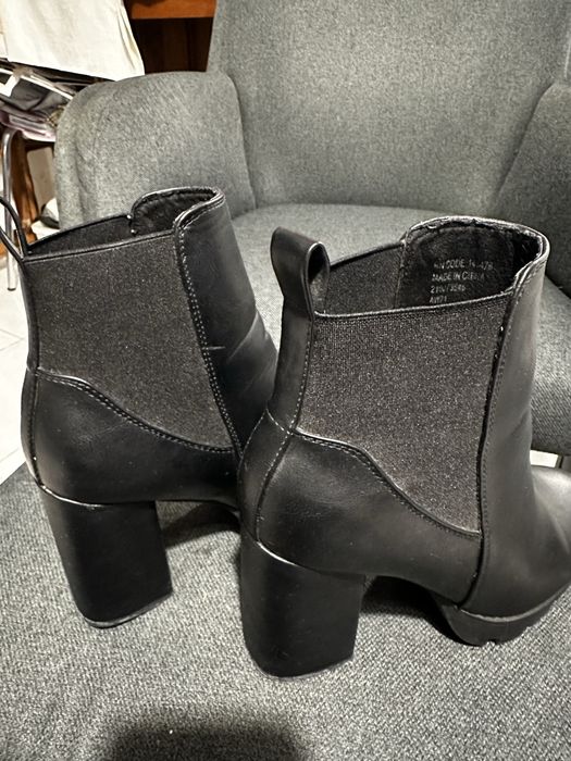 Botins de salto alto