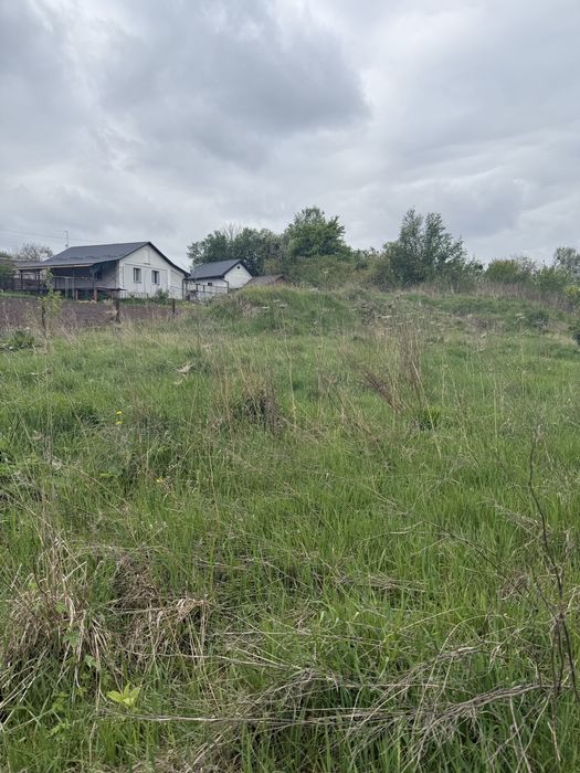 Ділянка в Обарові — світло вже підключене.