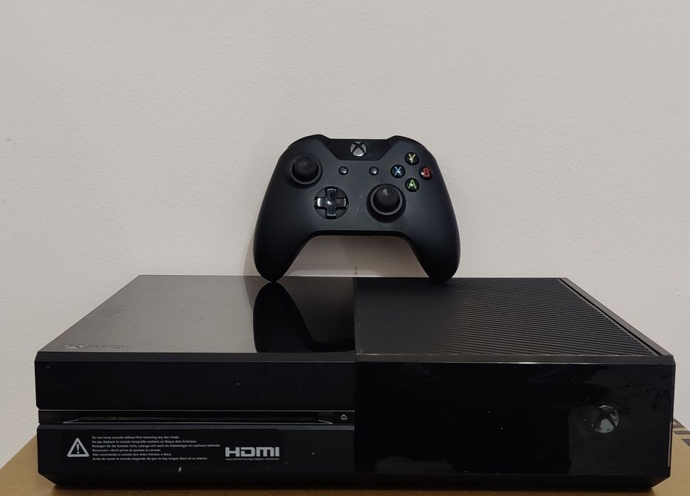 XBOX One 500GB хороший стан + диск FIFA 20