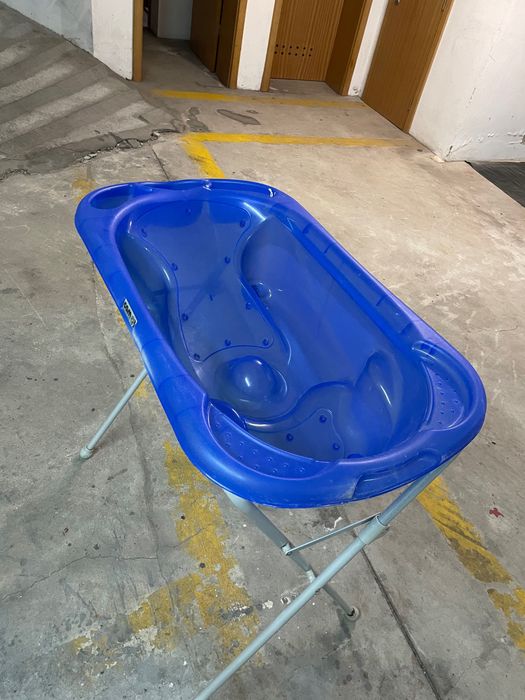 Banheira para bebé com suporte
