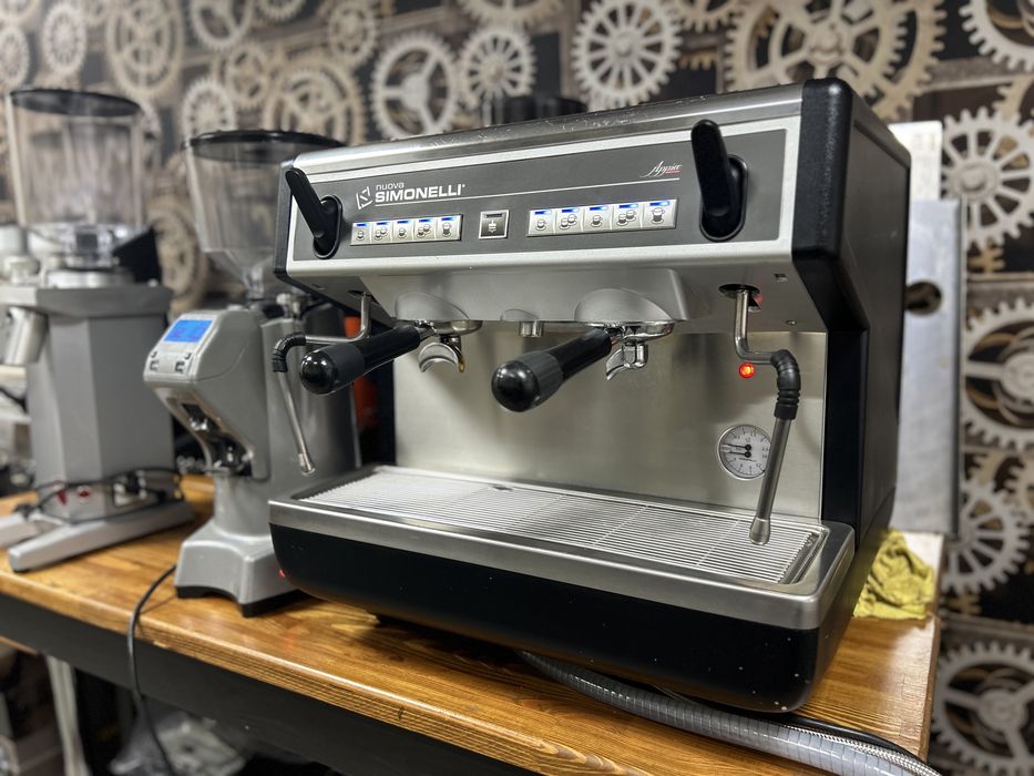 Кавомашина Nuova Simonelli висока група компакт