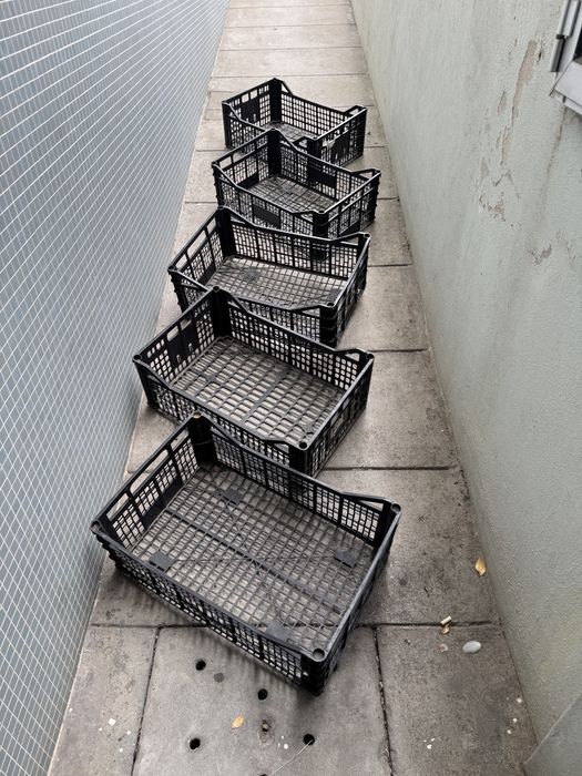 5 cestos de plásticos 60x40x20 cor preto