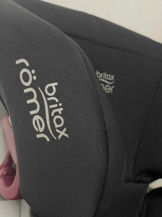 Cadeiras auto Britax Romer, 2 unidades iguais, usadas, na cor preta.