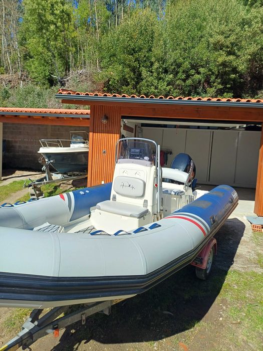 Barco semi-rigido
