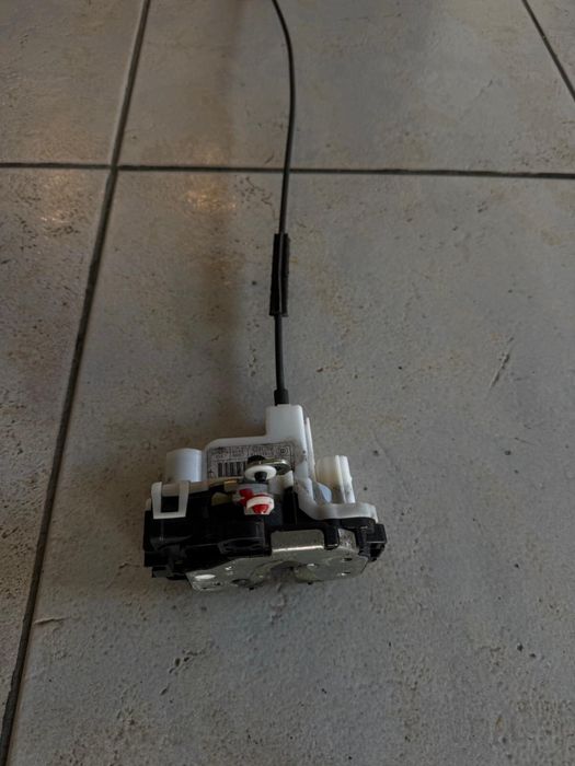 Fecho de porta frente esquerdo fiat 500, 2012