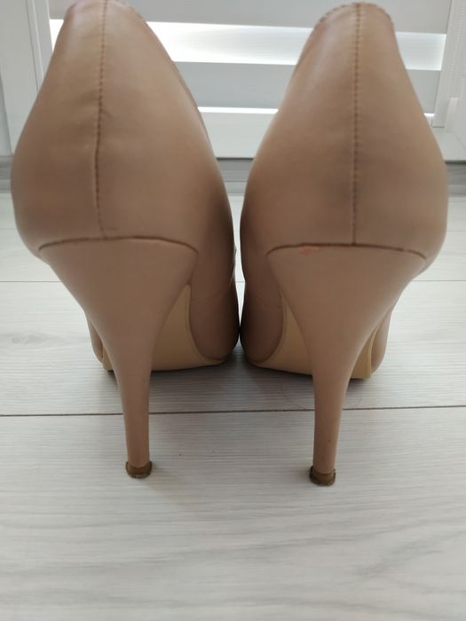 Buty na obcasie/szpilki/beżowe/Boot Square/r.39