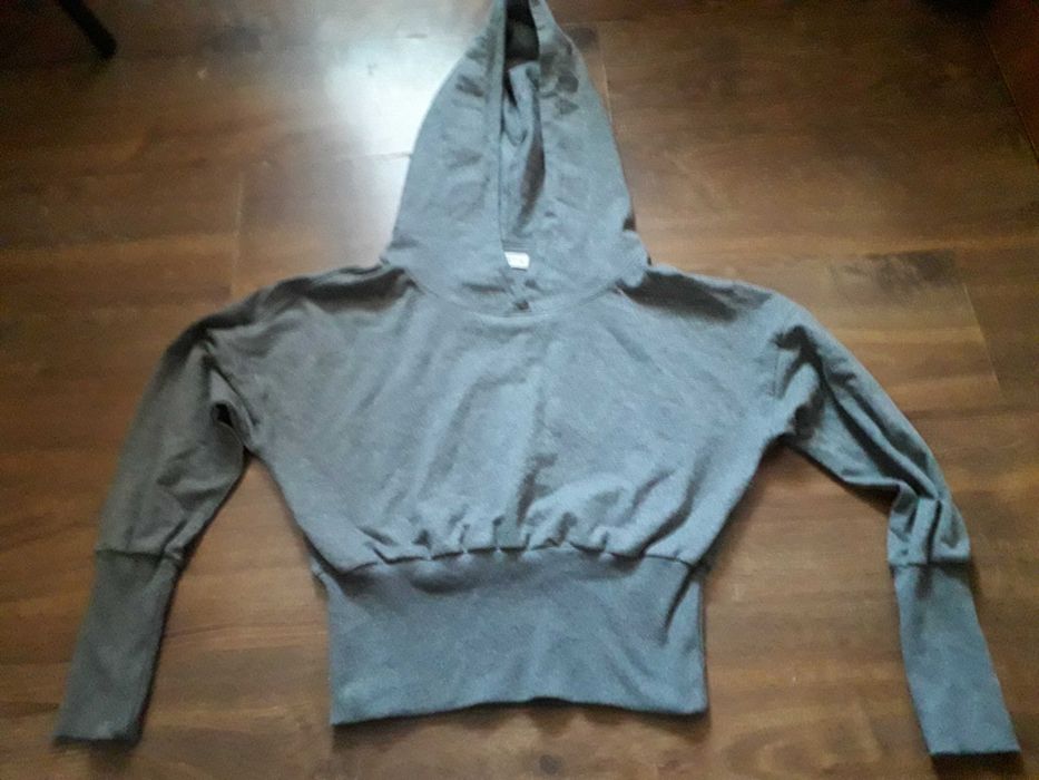 Bluza damska krótka z kapturem