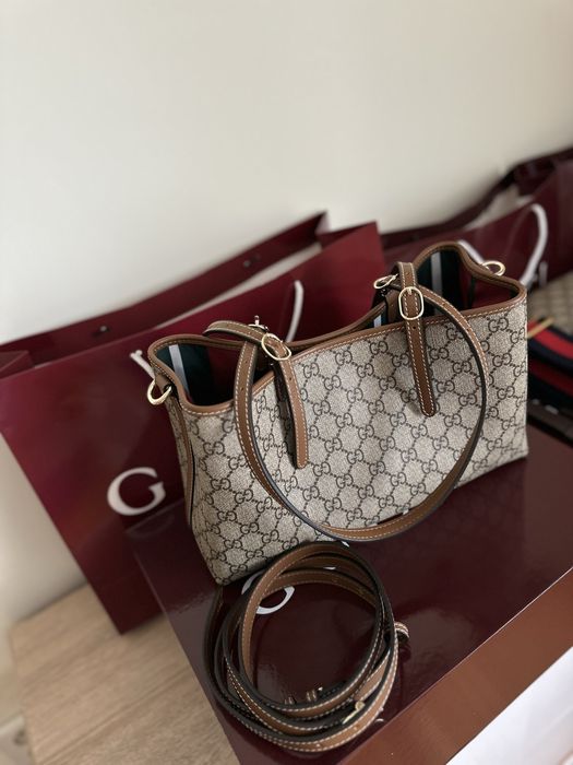 Сумка гучі гучи gucci emblem medium tote bag