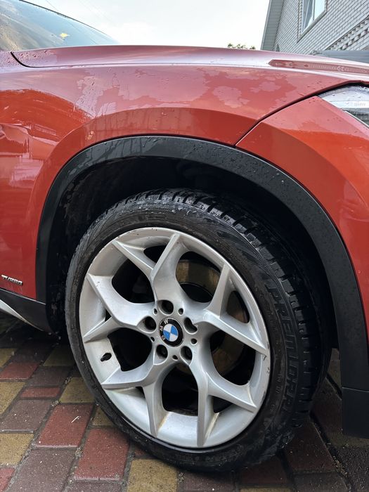 Автомобіль BMW X1 машина, легкова
