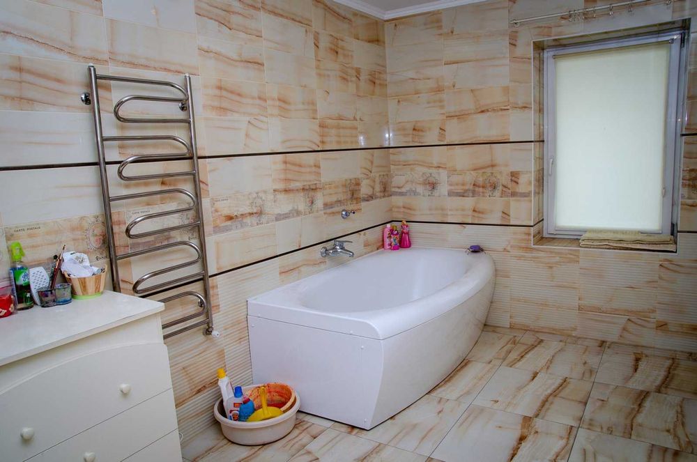 Будинок  з гаражем в м.Охтирка