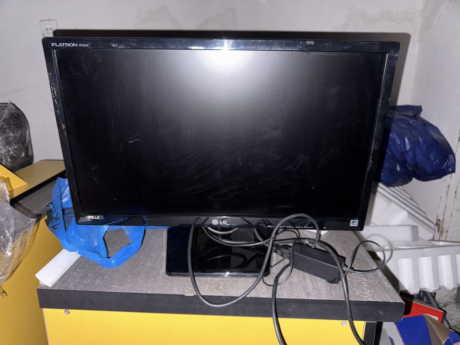 Монітор LG Flatron IPS234