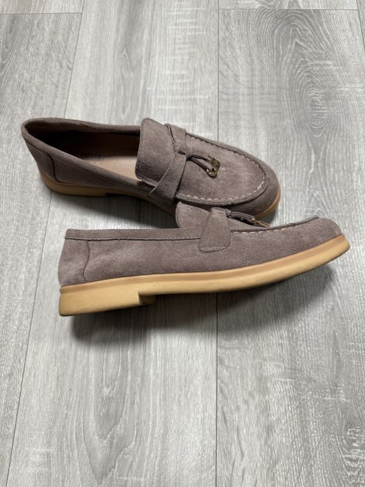 Замшеві бежеві лофери