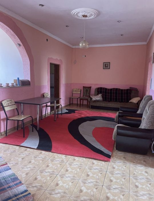 Здається будинок неподалік Мукачево.