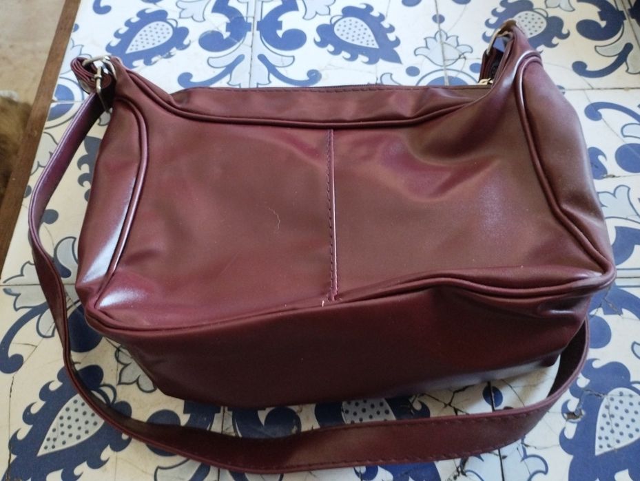 Mala de senhora castanha