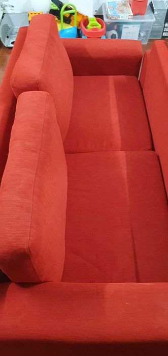 Conjunto de Sofás Vermelhos – 2 e 3 Lugares (Feitos por Medida)