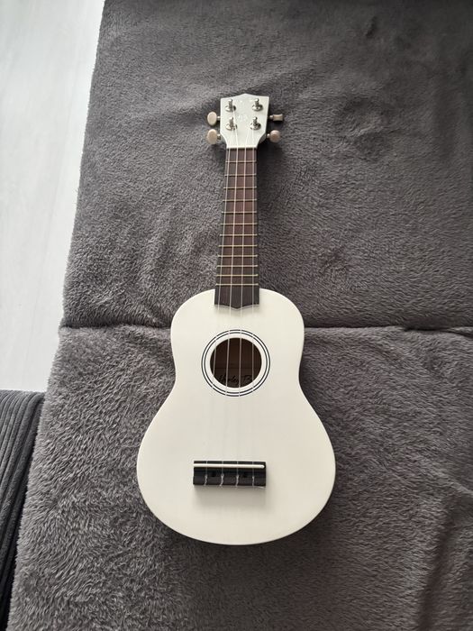 biale ukulele harley benton