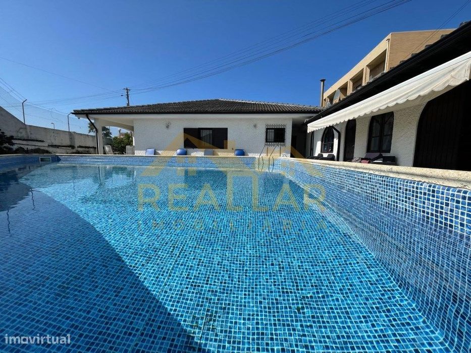 Moradia térrea T4 com jardim e piscina na Póvoa de Varzim