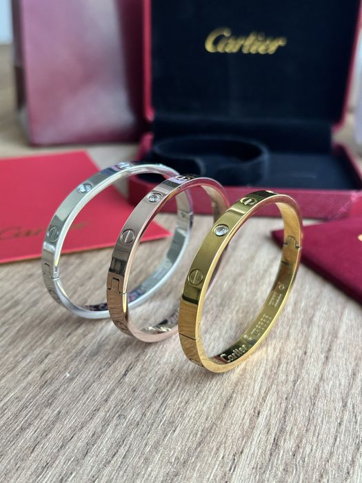 Браслет в стилі Cartier love зі всіма лого па повним фірмовим пакуванням.