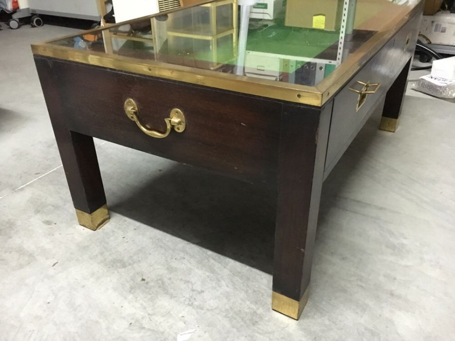 Mesa em mogno com tampo vidro