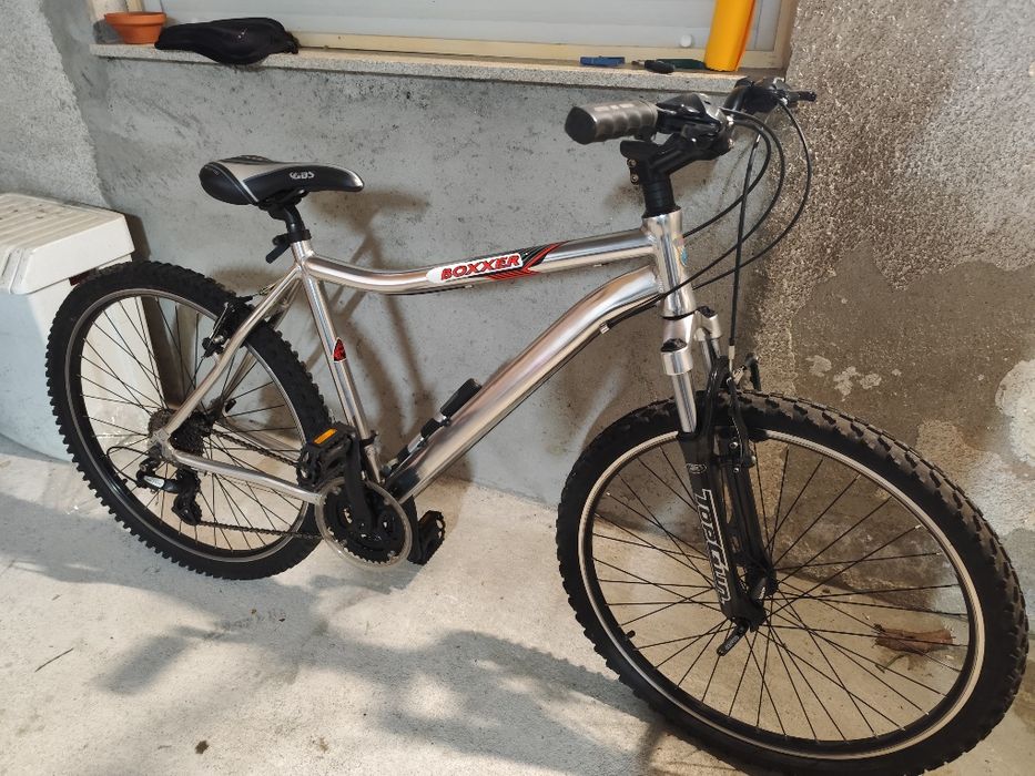 Bicicleta nova em alumínio