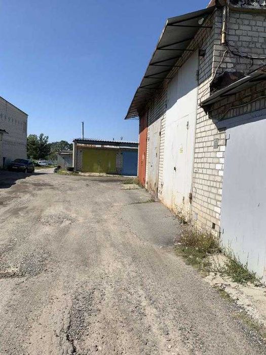 Продам подвійний бокс-гараж на Олексіївці з підвальним приміщенням.