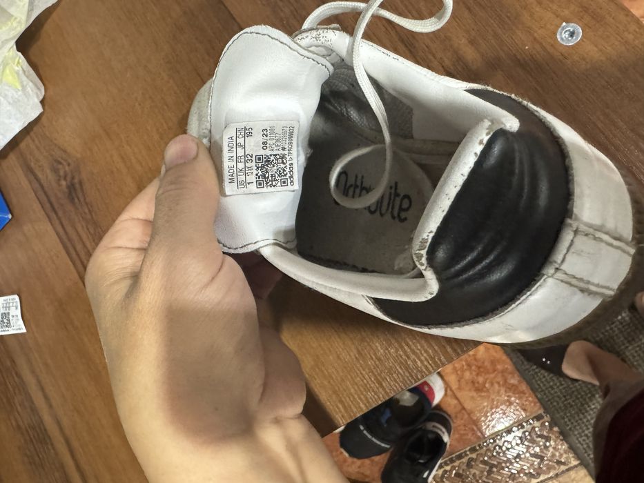 Продам дитячі кросівки adidas samba, стан нових