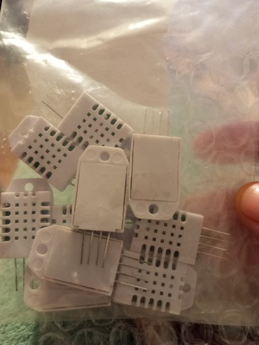 Digital Temperature and Humidity Sensor64740460704130120