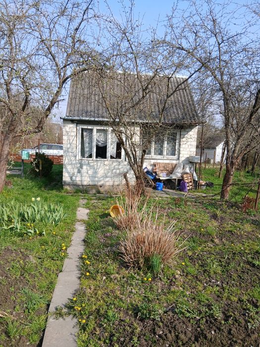 Дерев'яний дачний будинок із самовивозом