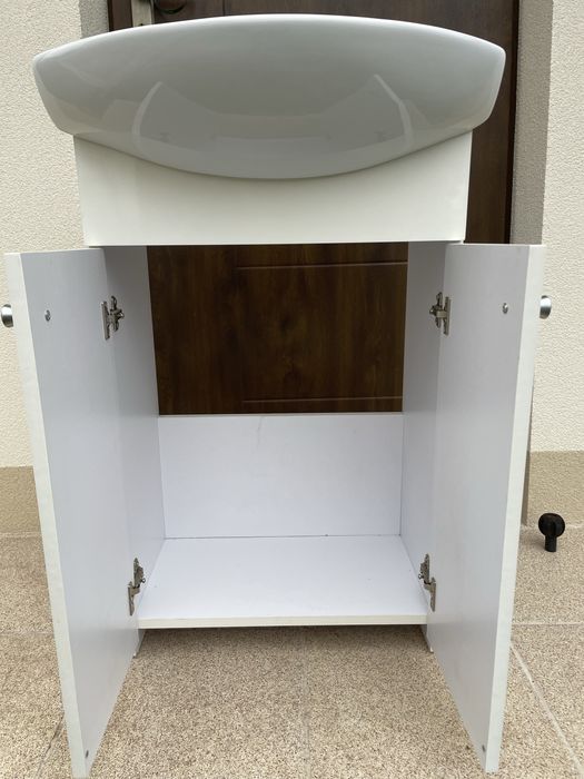 Sprzedam umywalke z szafką.