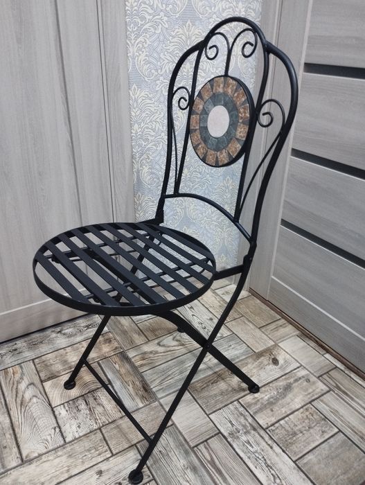 Вуличні стільці для кафе і дому