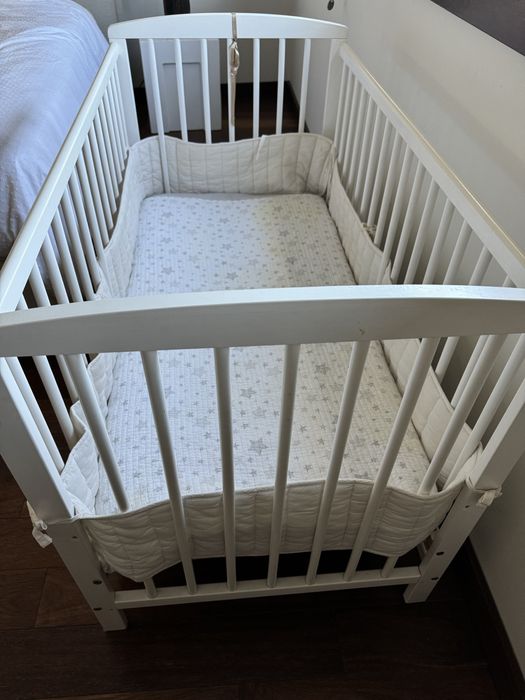 Berço de grades de madeira lacada a branco - novo preco