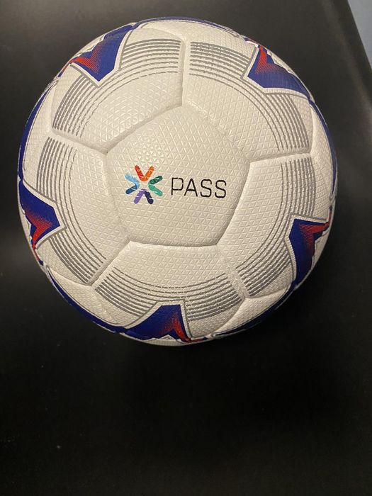 Футбольні м'ячі Pass