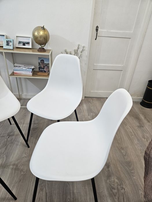 4 Cadeiras Home Store Brancas – Estilo Nórdico/Escandinavo