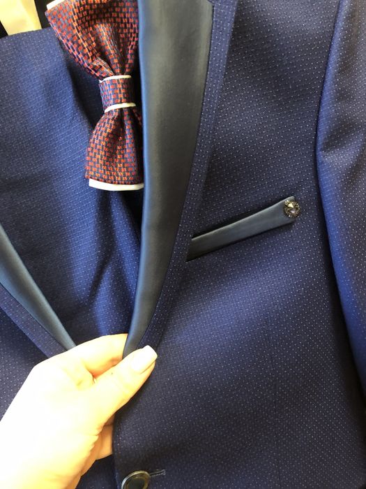 Чоловічий класичний костюм